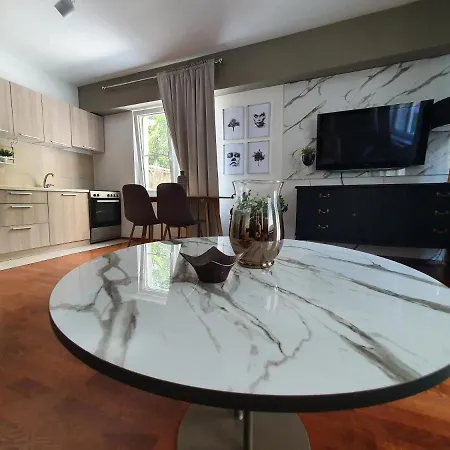 Stylish & Central Flat With Lovely Yard * Скоп'є