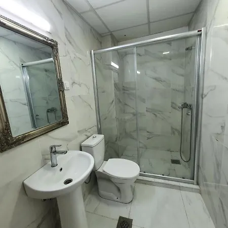 Stylish & Central Flat With Lovely Yard *