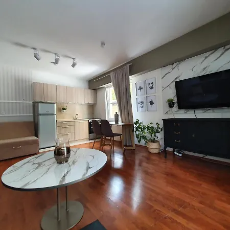 Апартаменти Stylish & Central Flat With Lovely Yard *