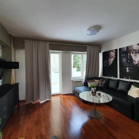 Stylish & Central Flat With Lovely Yard
