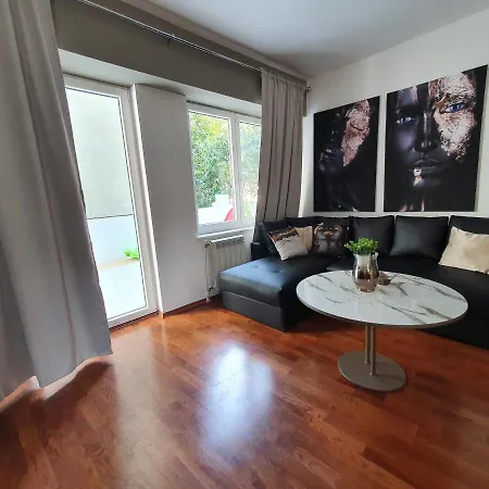 Stylish & Central Flat With Lovely Yard Апартаменти Скоп'є
