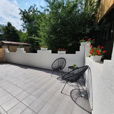 Stylish & Central Flat With Lovely Yard Apartament *