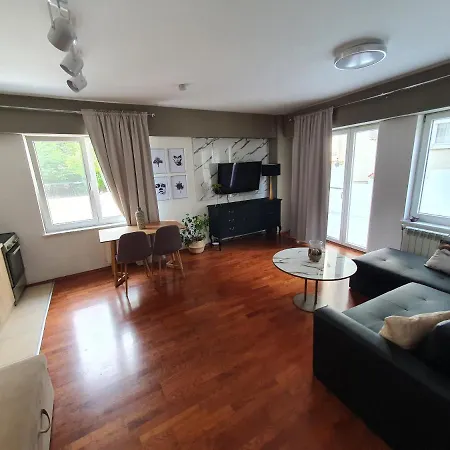 Stylish & Central Flat With Lovely Yard Апартаменти Скоп'є