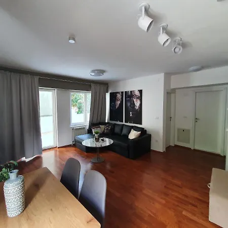 Stylish & Central Flat With Lovely Yard * Скоп'є